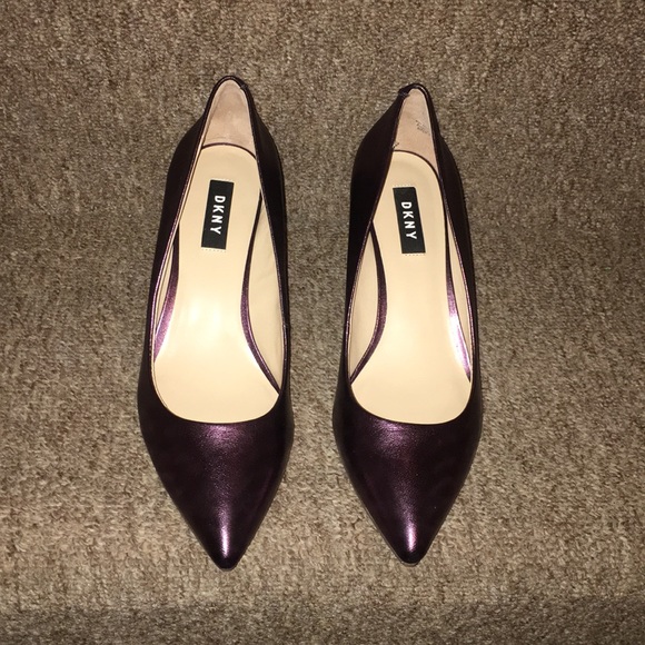 Donna Karan Shoes - 💜NWT DKNY Classic Closed Toe Genuine Leather Pumps